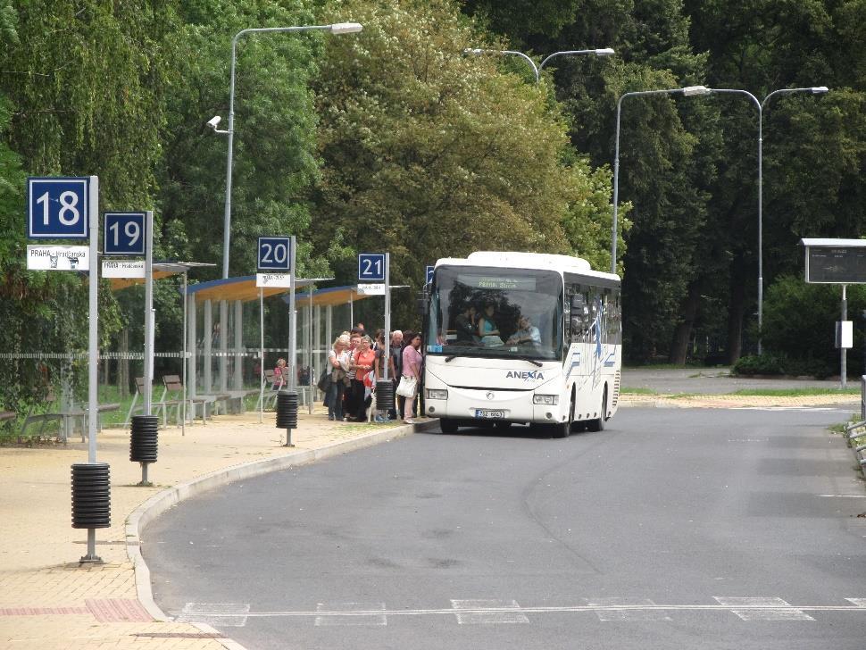 1 Aktuální stav Důležitou páteř systému v této oblasti tvoří linky 310610 a 310612 z Rakovníka na Hradčanskou, 310082 z Nového Strašecí a Stochova na Hradčanskou a především linka 310700 z Rakovníka