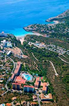 2018 CALAS DE MALLORCA Mallorca Club CALA ROMANI POLOHA: rozlehlý hotelový komplex leží v prostorném parku kolem bazénového komplexu a sportovního a zábavního