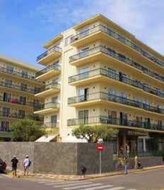 COSTA DEL MARESME Hotel TERRAMAR POLOHA: hotel se nachází ve 2. hotelové řadě, 120 m od pláže a 150 m od centra. Vhodné pro rodiny s dětmi za výhodné ceny.