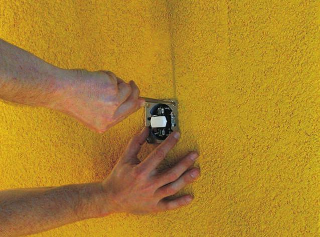 Suitable screw connections into the electric recessed socket Eldoline -PA are wood or sheet metal screws.