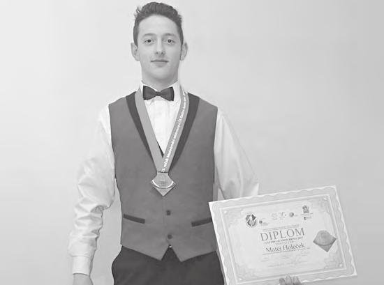 Doslova hromady! Druhý den i úplní začátečníci zvládali první pády, pohyb kupředu, pluhové oblouky a jízdu na vleku. Naprosto všichni však měli skvělý pocit z lyžování.