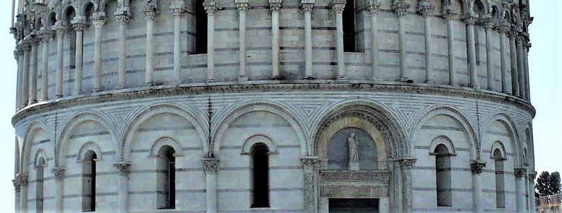 Pisa a její dominanty šikmá věž a katedrála (nahoře), křestní kaple (baptisterium) - dole Měl jsem to štěstí, že jsem se od roku 2005 účastnil všech sedmi CSI sympozií konaných v Evropě,