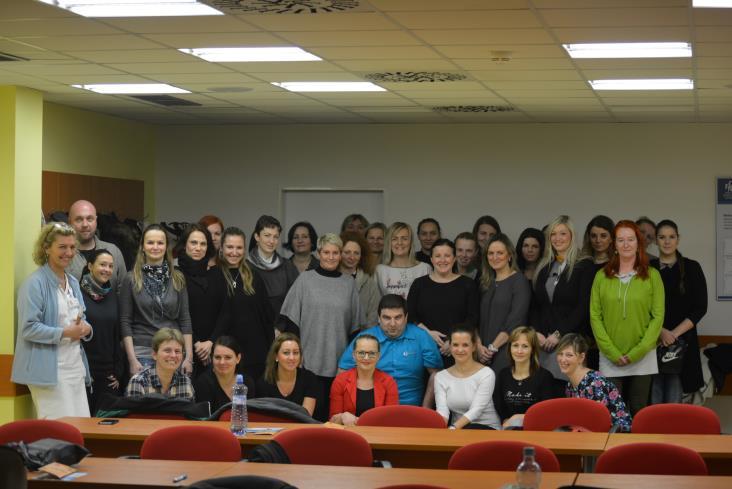 této klinice s náborem a následně organizací dobrovolníků, kteří by zpříjemňovali pobyt