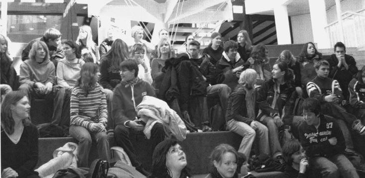 přijetí studentů na radnici v Nürtingenu PARTNERSKÁ SPOLUPRÁCE STUDENTŮ S NĚMECKÝM GYMNÁZIEM V NÜRTINGENU Partnerská spolupráce studentů s Hölderlin-Gymnáziem v Nürtingenu má na našem gymnáziu svoji