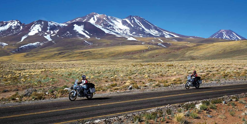 3 AFRICA TWIN TAK CHUTNÁ SVOBODA CRF1000L AFRICA TWIN Už 30 let udává Honda Africa Twin tempo v kategorii Adventure po celém světě.