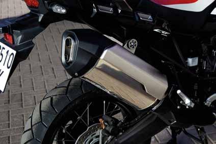 7 8 CRF1000L AFRICA TWIN OPRAVDOVÉ DOBRODRUŽSTVÍ Únik z města nebyl nikdy tak radostný,