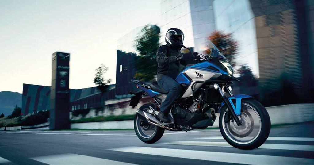 velkém motocyklu mohou vychutnat i držitelé řidičského oprávnění skupiny A2. Ve společnosti Honda víme, že žádní dva jezdci nejsou stejní.