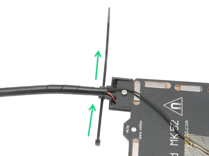 Step 18 Uchycení kroucené bužírky (starší design) Vezměte stahovací pásku a obtočte ji okolo krytu vyhřívané