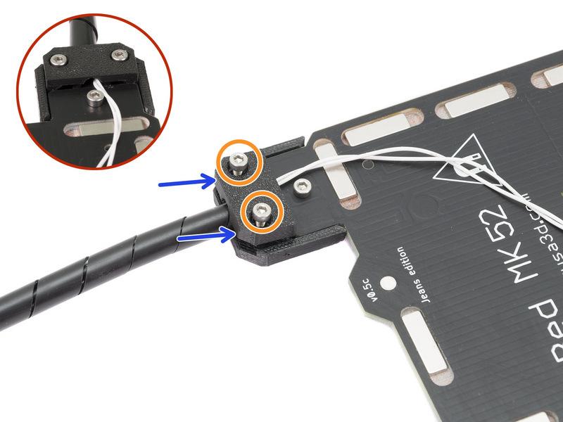 Step 10 Uchycení kroucené bužírky (nový design) Umístěte druhou část krytu (dílu heatbed-cable-cover) na kroucenou bužírku.