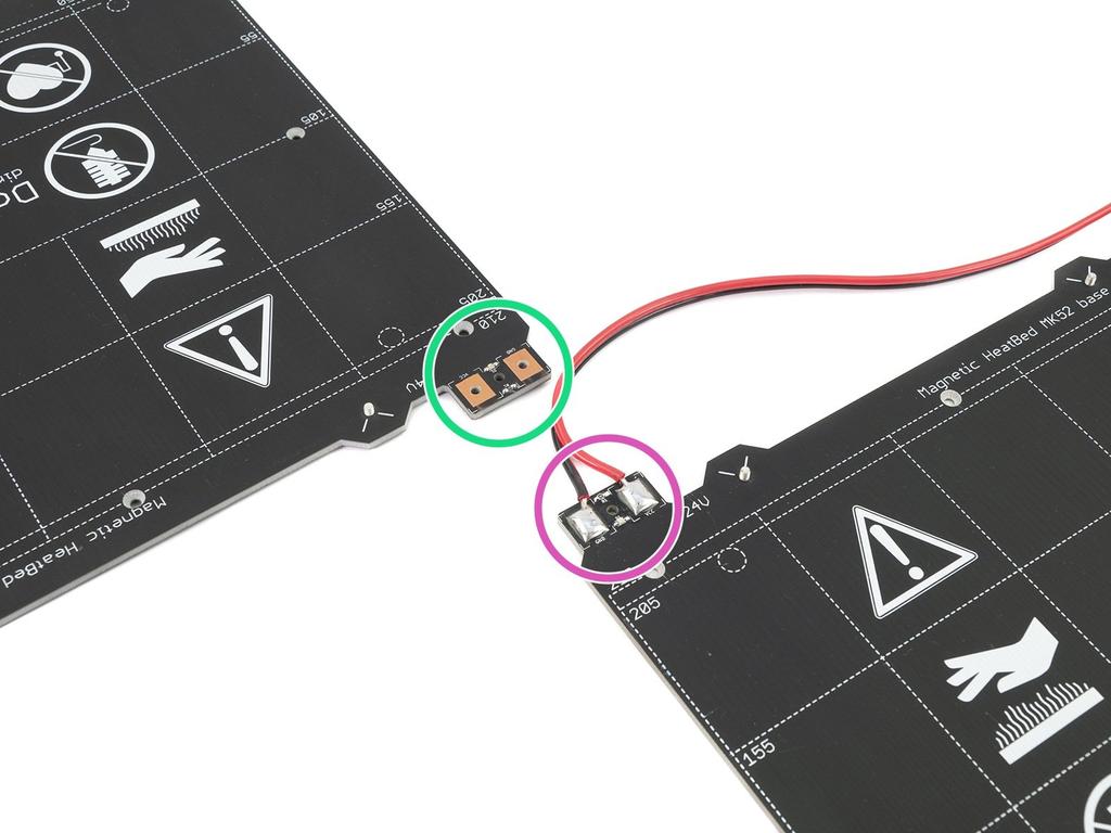 Step 1 Nářadí potřebné k této kapitole Čelisťové kleště pro osazení distančních podložek 2,5mm inbusový klíč pro šrouby M3 2mm inbusový klíč pro zarovnání vyhřívané podložky.