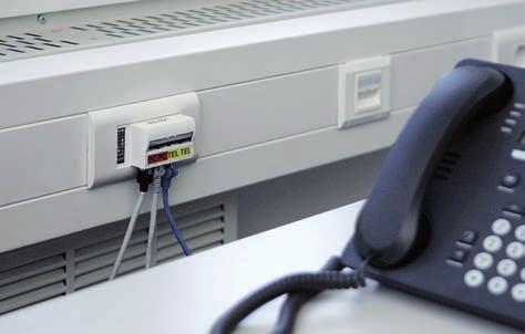 mezinárodní normou ISO/IEC 11801 umožňuje přenos digitálního či analogového signálu a to nejčastěji pro připojení počítačů k síti LAN, telefonů a přenosu signálů protokolu IP pro řadu dalších