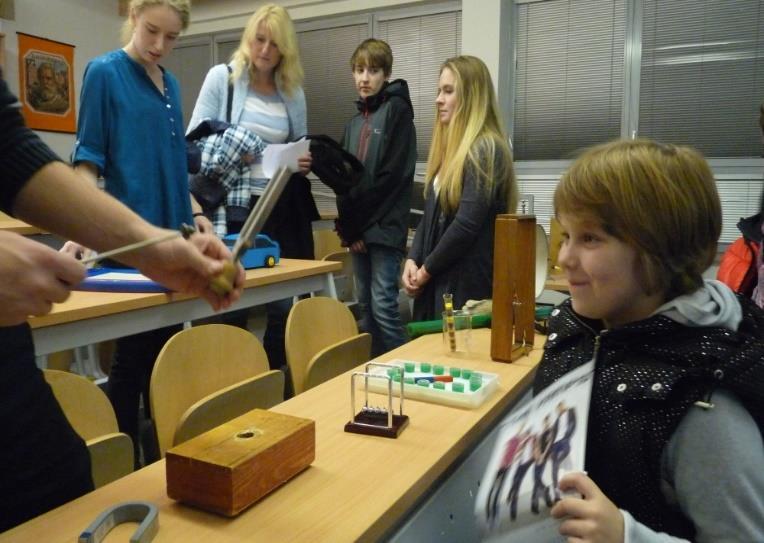 Zájemcům byly podány informace o studiu, formě přijímacího řízení, přípravných kurzech a také o životě žáků na