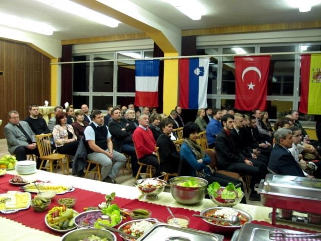 3. Informace o činnosti Nadačního fondu přátel Gymnázia Český Těšín ve školním roce 2015/2016 Nadační fond přátel Gymnázia Český Těšín byl založen v Praze 16.