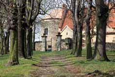 1902), významný hudební skladatel a kapelník působící od roku 1916 v Polsku, a Psota Jan ml. (*30. 8. 1983), regionální historik, kronikář a propagátor památek západní části okresu Kolín.