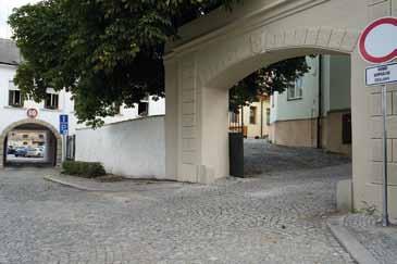 V srpnu bude dokončena rekonstrukce ohradní zdi a navazujících ploch v ulici Sokolská.