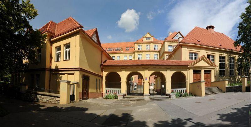 Univerzita Jana Evangelisty Purkyně v Ústí nad Labem Historie se začala psát již v roce 1954, kdy byla založena Vyšší