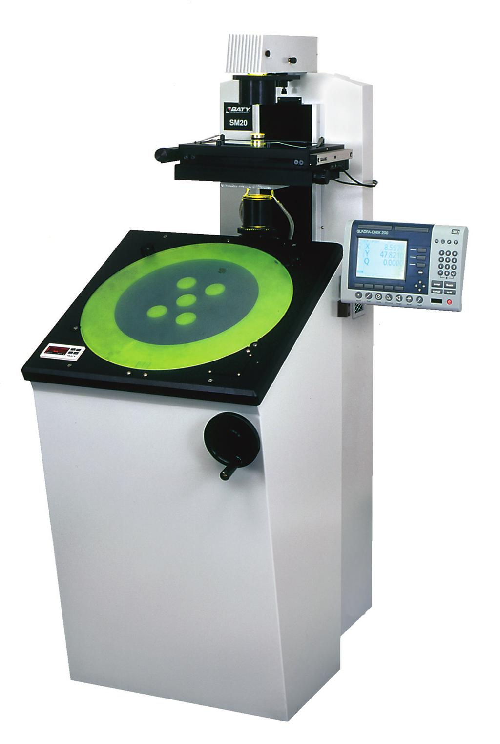 Profilprojektor SM20 Vyhodnocovací jednotky Vertikální projektor pro měření středně velkých dílů s matnicí o průměru 500 mm a měřicím rozsahem 250x125 mm.