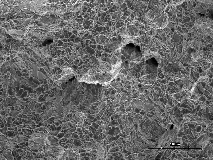 100 C Obr. č. 12 Transkrystalické dutinové tvárné porušení oceli 12 060.
