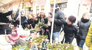PODBRDSKÉ NOINY 23 INFORMACE, inzerce STRANA 15 e Zdicích zahájili advent vánočním trhem ZŠ, koncerty kapel a rozsvícením stromu První adventní neděli 3.
