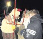 Děti samozřejmě nejvíce potěšil příchod svatého Mikuláše, který sem dorazil i se suitou čertů.