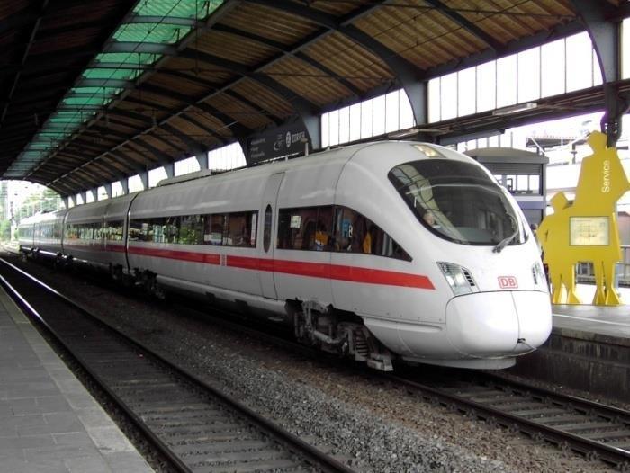 NEVÝHODY NAKLÁPĚCÍ TECHNIKY Dražší vozidla (pořízení i údržba), úpravy infrastruktury minimálním požadavkem je normový stav geometrické polohy