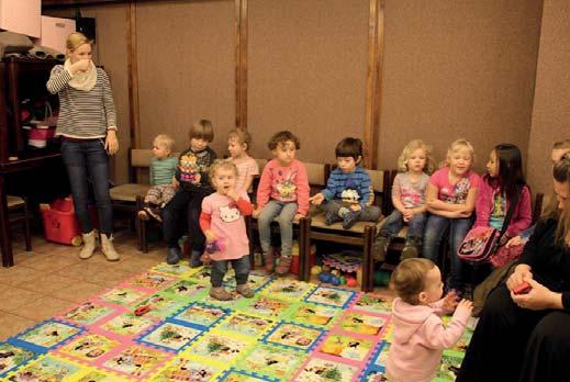 Jablíčko nemá žádné příjmy, funguje na dobrovolnické bázi. Všichni lidi v Jablíčku, včetně výboru jsou dobrovolníci, nikoliv podle zákona, ale s přesvědčením.