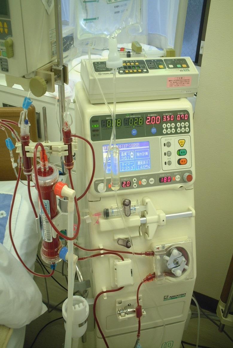Hemodialyzační monitor Funkční blok označený jako dialyzační monitor obsahuje: - krevní čerpadlo, - dialyzátová čerpadla, - blok mísení dialyzátu, - řídící,