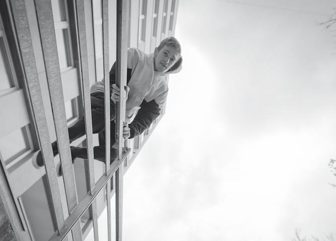 Parkour a freerunning Cat leap, tic tac a wall climb jsou dovednosti potřebné k překonávání zdí a podobně jako