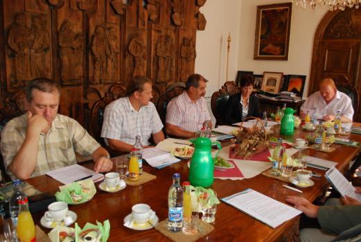Hlavným prvkom stretnutia bolo schválenie návrhu programu zasadnutia Valného zhromaţdenia a prijatie obce Mošovce za riadneho člena zdruţenia. Dňa 23. septembra sa uskutočnil VIII.