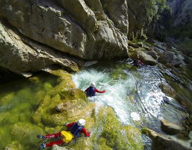 OMIŠSKÁ RIVIÉRA POBYTY U MOŘE S ADRENALINEM PRODLOUŽENÉ VÍKENDY NA 3 NEBO 4 NOCI NEBO TÝDENNÍ POBYTY POBYT S VÝLETEM NA RAFTING, ZIPLINE NEBO CANYONING Nebaví Vás pouhé lenošení na pláži a chcete