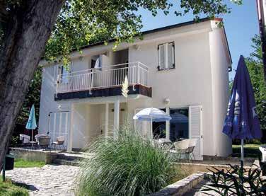 Možný pobyt se psem (za poplatek 10 EUR/den). Možnost dokoupení stravy v hotelu Corinthia (snídaně 10 EUR, večeře 15 EUR/os.). Wifi (zdarma). Objekt: 4 os. č. 10220 Klimatizace (v ceně). I.