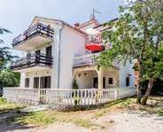 ŠILO Další apartmány z letoviska Šilo naleznete na straně 118. Jedna z pláží v letovisku Šilo 0,3 0,4 0,4 Apartmány SVOBODA Lokalita: apartmánový dům se nachází v naprosto klidné ulici.