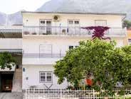 V apartmánu je možný pobyt se psem (za poplatek 5 EUR za 1 den, platba na místě). Objekt: 3+1 os. č. 13404 I.patro. Oddělená ložnice s manželským lůžkem.