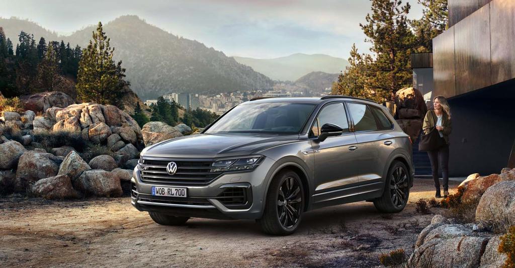 Designový paket Black Style Trefa přesně do černého volitelný designový paket Black Style * pro nový Touareg R-Line. Zahrnuje detaily, jako např.