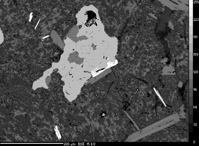 Tusionit MnSn(BO 3 ) 2 Vzácný minerál, pouze v pegmatitech, často zatlačován kasiteritem.