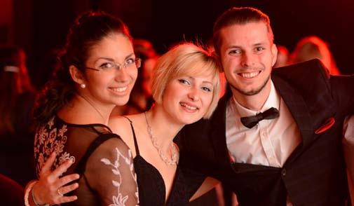 Ve Frýdlantu nad Ostravicí totiž právě startuje plesová sezona 2017, která nabídne nekonečné hodiny hudby, tance, jídla, soutěží, výher a především skvělé nálady. Na co všechno se letos můžeme těšit?