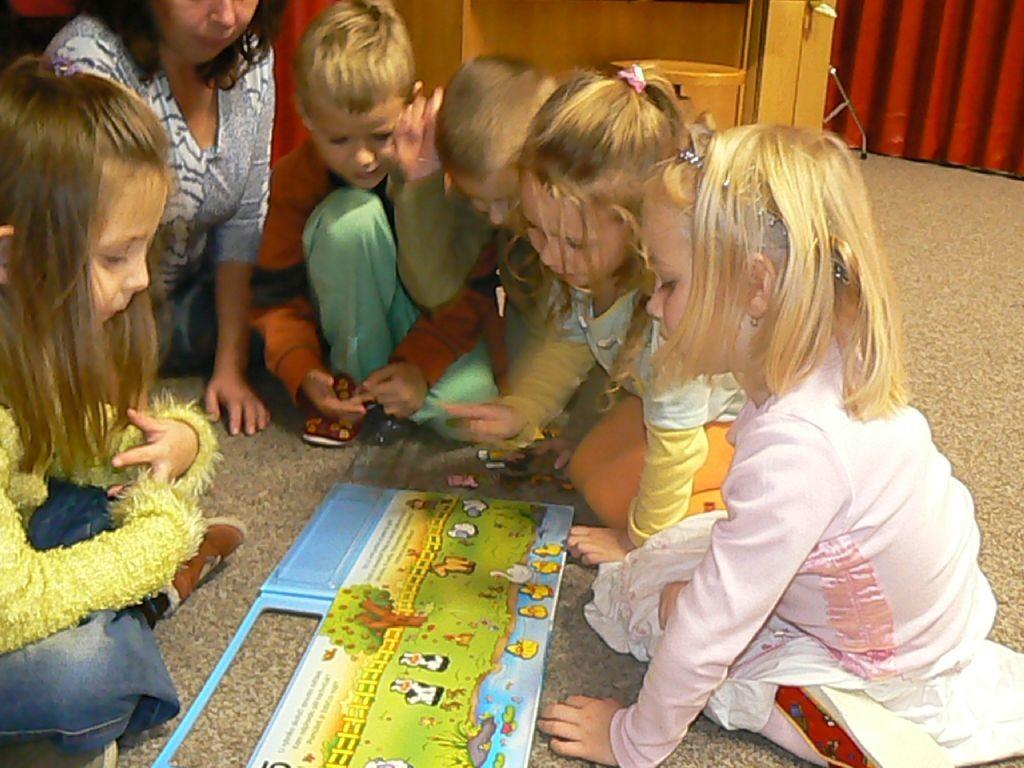 20. 10. 2006 jedeme za dětmi do mateřské školy ve Velkém Chvojně.