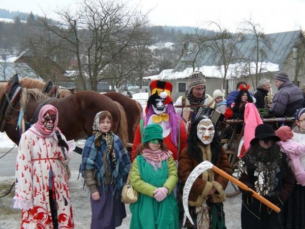 Kalendárium Fašiangy Fašiangy sú obdobie od Troch kráľov až do polnoci pred škaredou Popolcovou stredou, ktorá tento rok pripadne na 10. februára 2016.