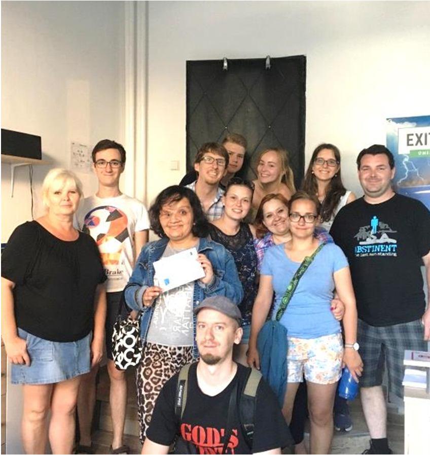 Rozdělili jsme do dvou týmů a našim úkolem bylo dostat se co nejrychleji s uzavřené místnosti plné záhad a úkolů společně s celým týmem zpátky ven.