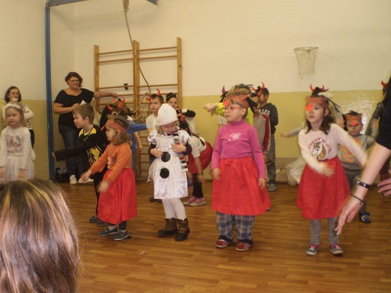 Informace z naší školy Adventní setkání 21.12.2017 se ve škole uskutečnilo odložené setkání s veřejností - Adventní setkání.
