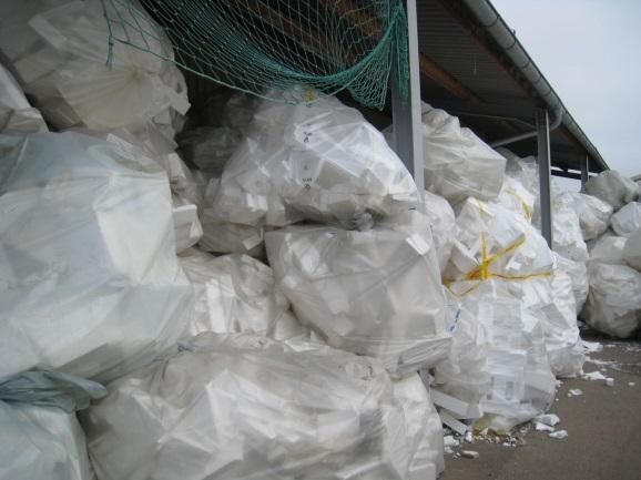 Ve většině případů je EPS odpad mechanicky recyklovaný 1 a nebo energeticky využívaný (spalovaný) pro zpětné získání energie.
