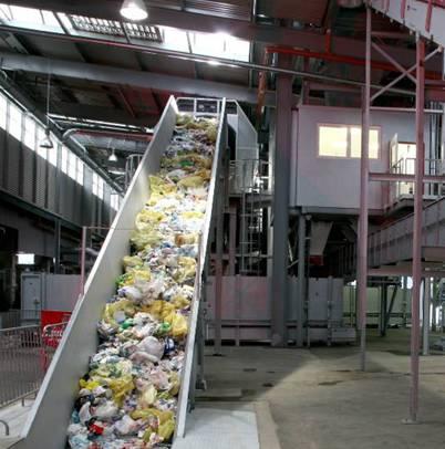 Například v České republice je EPS odpad žádaným druhotným materiálem, a na skládkách končí jen ve velmi malém množství smíšený se stavebním odpadem 1.