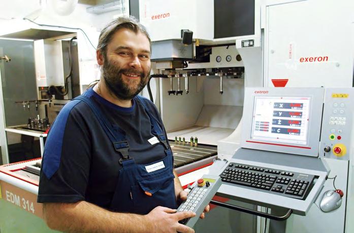 www.penta edm.cz news Počátky elektroeroze v Ökologische Kautschuk Technologie s.r.o. První elektroerozivní stroj, který firma OKT pořídila, byla hloubička Exeron z druhé ruky.