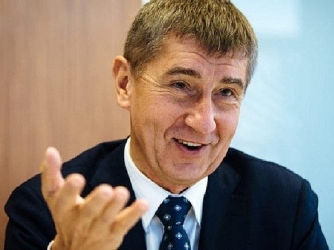 ..) Vy jste tady řešili kupónovou privatizaci, Harvardské fondy Koženého? Ty nás stály 100 miliard.