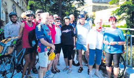 10 ZE ŽIVOTA KRAJŮ VÝJEZDNÍ ZASEDÁNÍ KRAJSKÉ RADY SENIORŮ OLOMOUCKÉHO KRAJE Krajská Rada seniorů Olomouckého kraje se na své výjezdní zasedání vypravila na Slovensko, do partnerské organizace JDS v