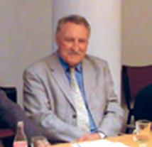 04 DS AKTUÁLNĚ PŘEDSTAVUJEME VEDENÍ RADY SENIORŮ Občas dostáváme do redakce dopisy, v nichž se pisatelé pozastavují nad tím, proč má Rada seniorů kromě předsedy také několik místopředsedů, zda jsou