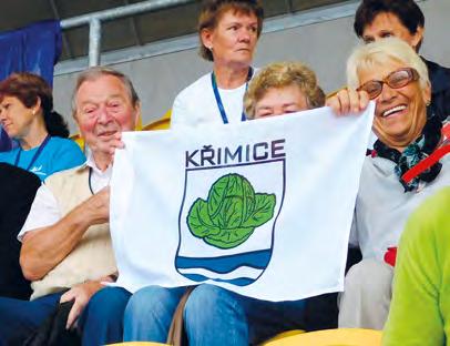 Po večeři se pak závodníci mohli seznámit s podmínkami na stadionu, a kdo měl zájem, mohl i potrénovat. Za příjemného podvečera sledovali účastníci modifikovaný fotbal pro seniory.