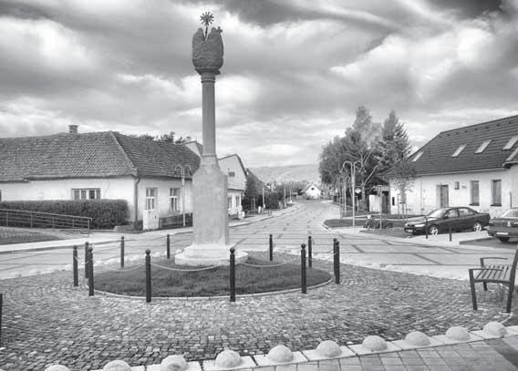 a rekonštrukcia èasti strechy uèebného pavilónu, repasácia strechy na oboch pavilónoch, vrátane stavebnej úpravy komína, výmena výplní otvorov (okien a dverí) v oboch budovách, zabezpeèenie
