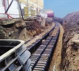 termoplastů lze zpracovat touto technologií výběr materiálu zajišťuje širokou škálu dobrých mechanických a chemických vlastností hladký vnější povrch výlisku neporézní povrch