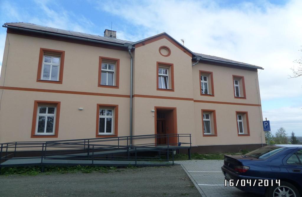 Další památkou v obci je opravená fara v majetku Římskokatolické